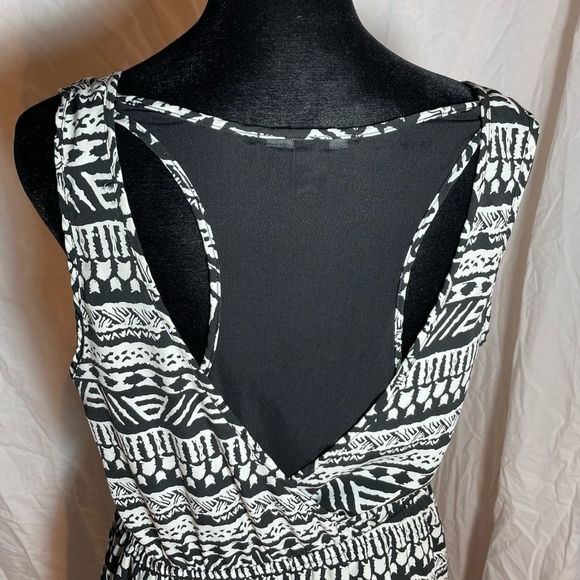 SOLD.   Forever 21 Black & White Boho Style Night Out Dress Size Large - Picture 7 of 12
